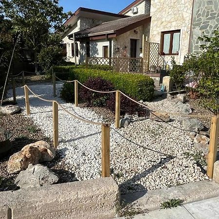 Case Vacanza E Camere In Villa Isabella Con Parcheggio Custodito E Wifi ジョーイア・デル・コッレ エクステリア 写真
