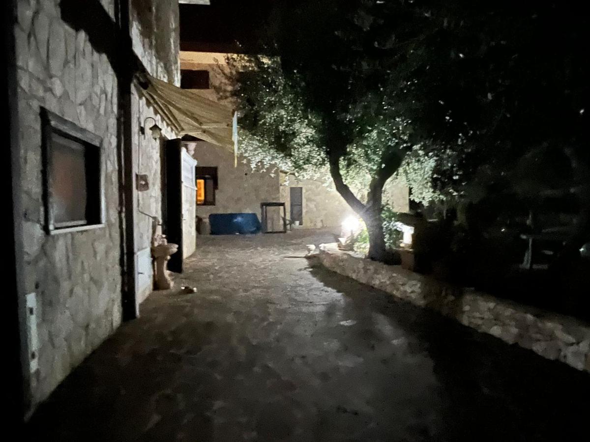 Case Vacanza E Camere In Villa Isabella Con Parcheggio Custodito E Wifi ジョーイア・デル・コッレ エクステリア 写真