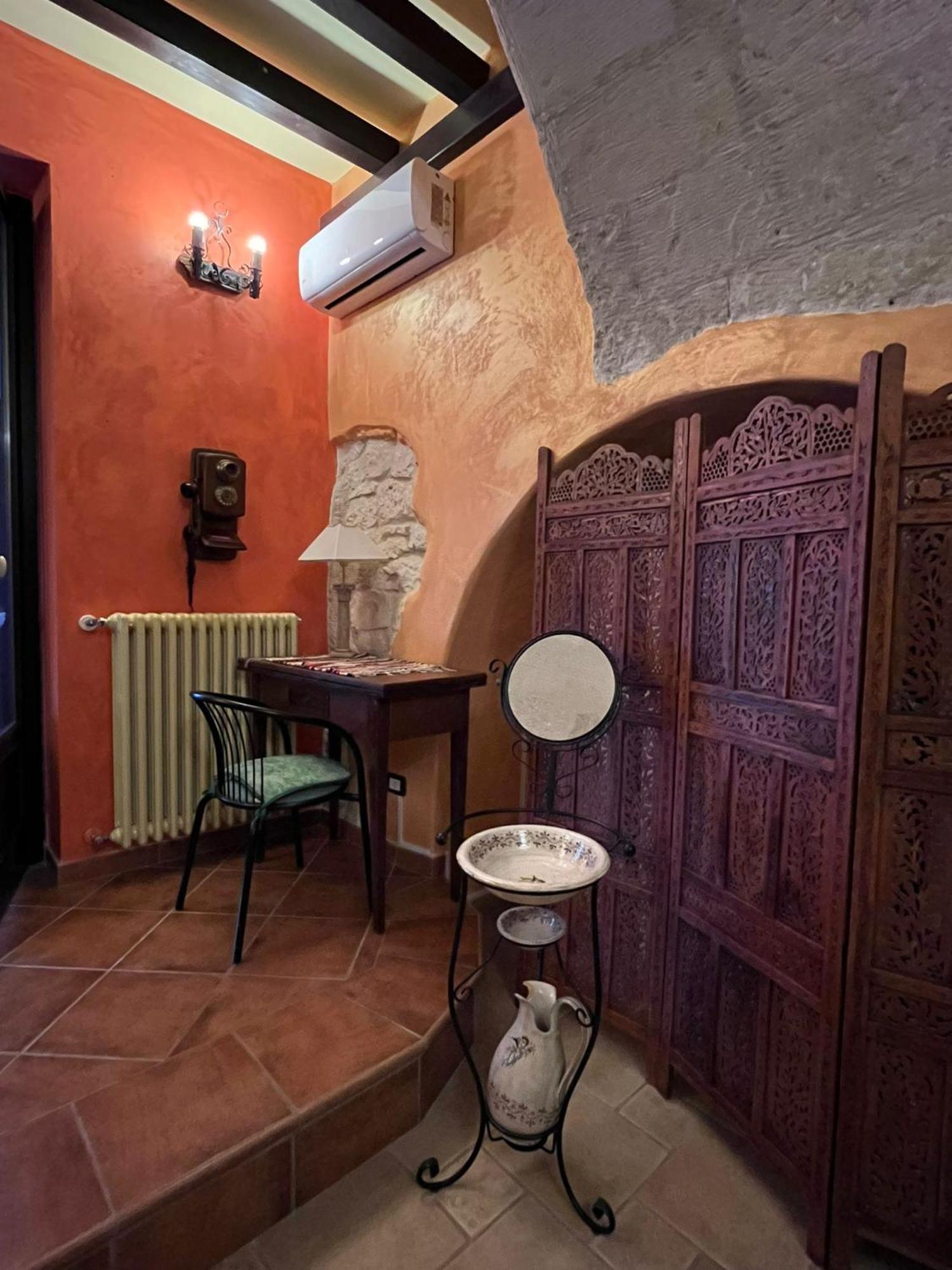 Case Vacanza E Camere In Villa Isabella Con Parcheggio Custodito E Wifi ジョーイア・デル・コッレ エクステリア 写真